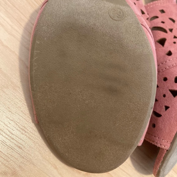 Size 6.5 American Eagle Dusty Rose Laser-cut Clogs - Picture 12 of 15